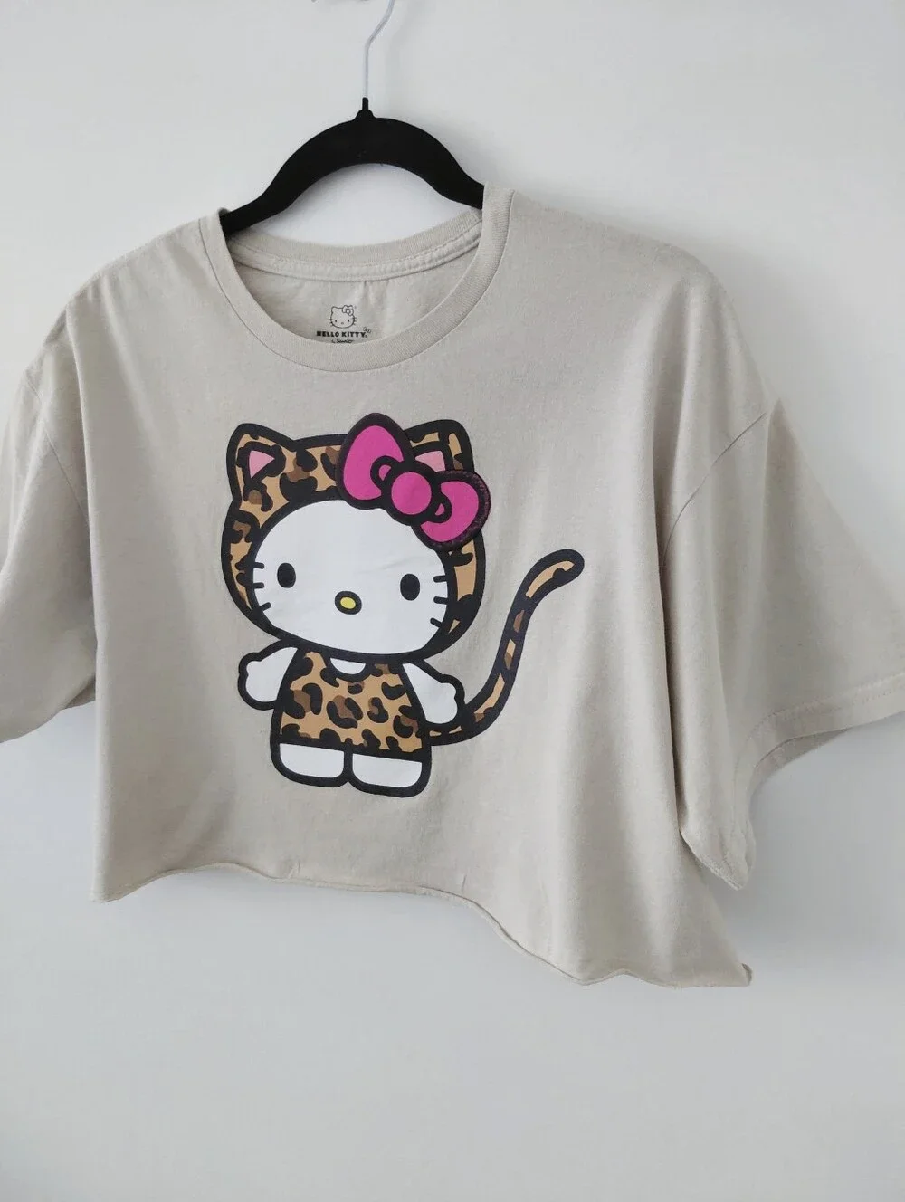 Hello Kitty Leopard Print Crop Tee in Cream with Pink Bow - Picture 2 of 6